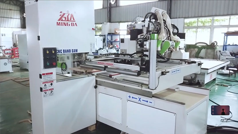 Sierra de cinta automática