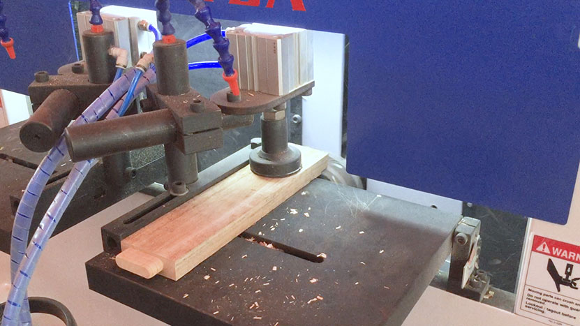 Espigadora de acabado único CNC