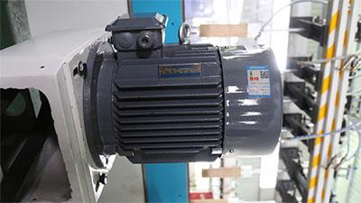 Torno CNC copiador de 5 ejes