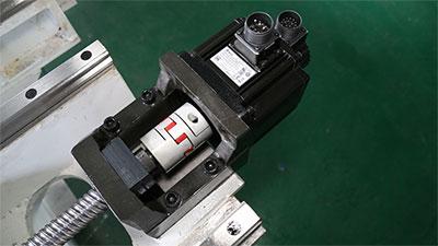 Torno CNC copiador de 5 ejes