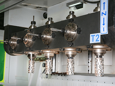 Centro de fresado y torneado CNC combinado (dos estaciones)